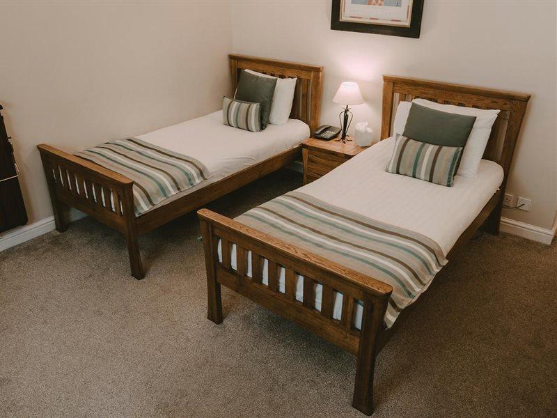 Nant Ddu & Hotel 3*