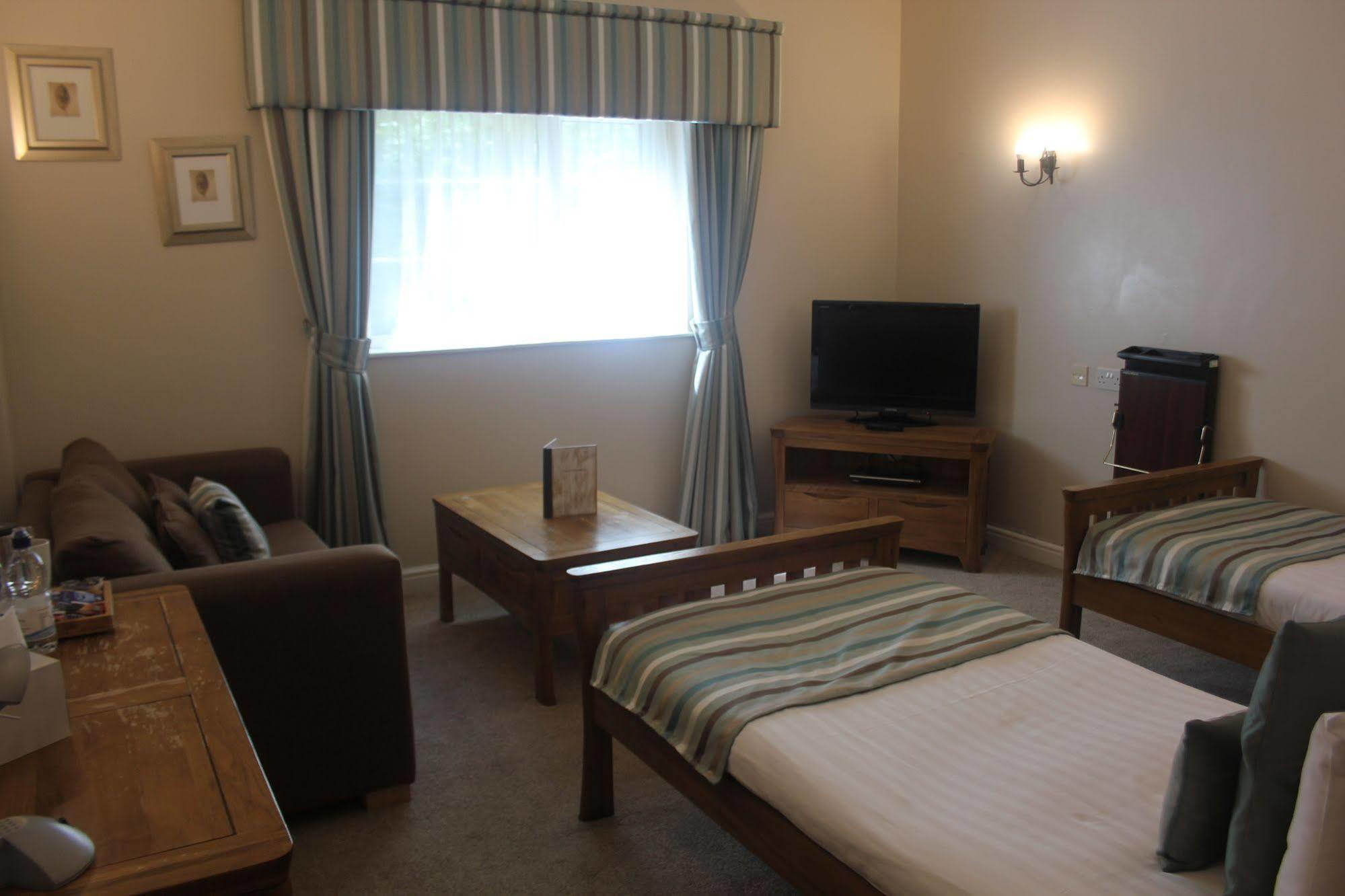 Nant Ddu & Hotel 3*